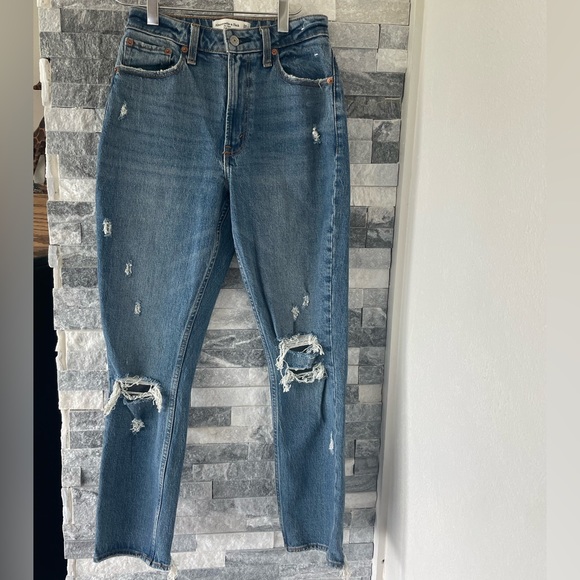 Abercrombie & Fitch Denim - Women’s ABERCROMBIE & FITCH NWT The Mom High Rise  Distressed Jeans-Blue-24/00